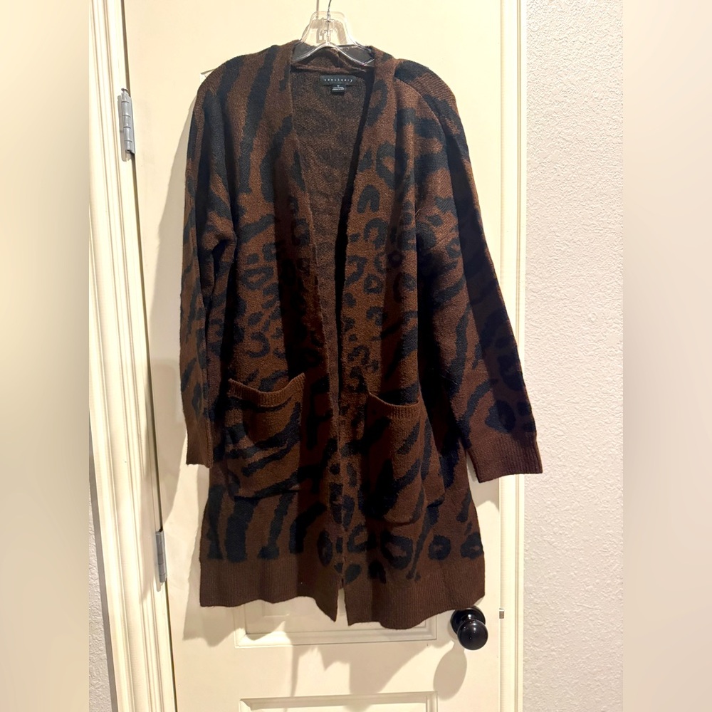 Sanctuary sweater open front tunic, brown & black animal print.